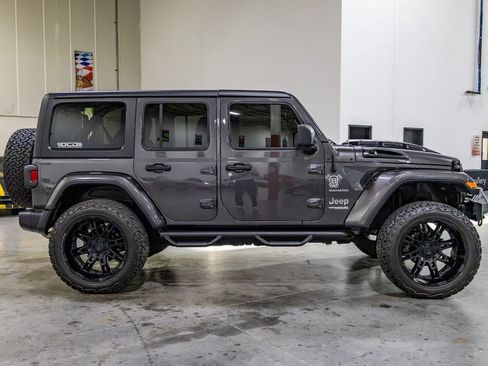 Used 2019 Jeep Wrangler Unlimited Sahara AWD/4WD image 8
