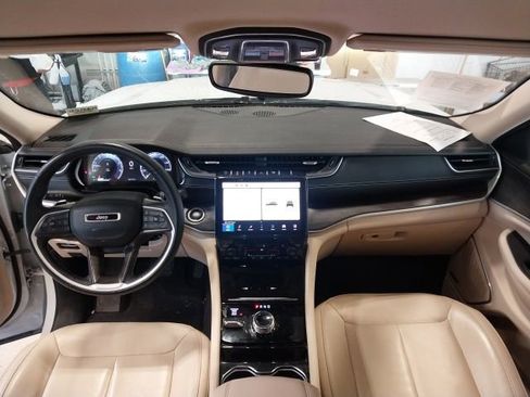 Used 2022 Jeep Grand Cherokee L Limited image 9