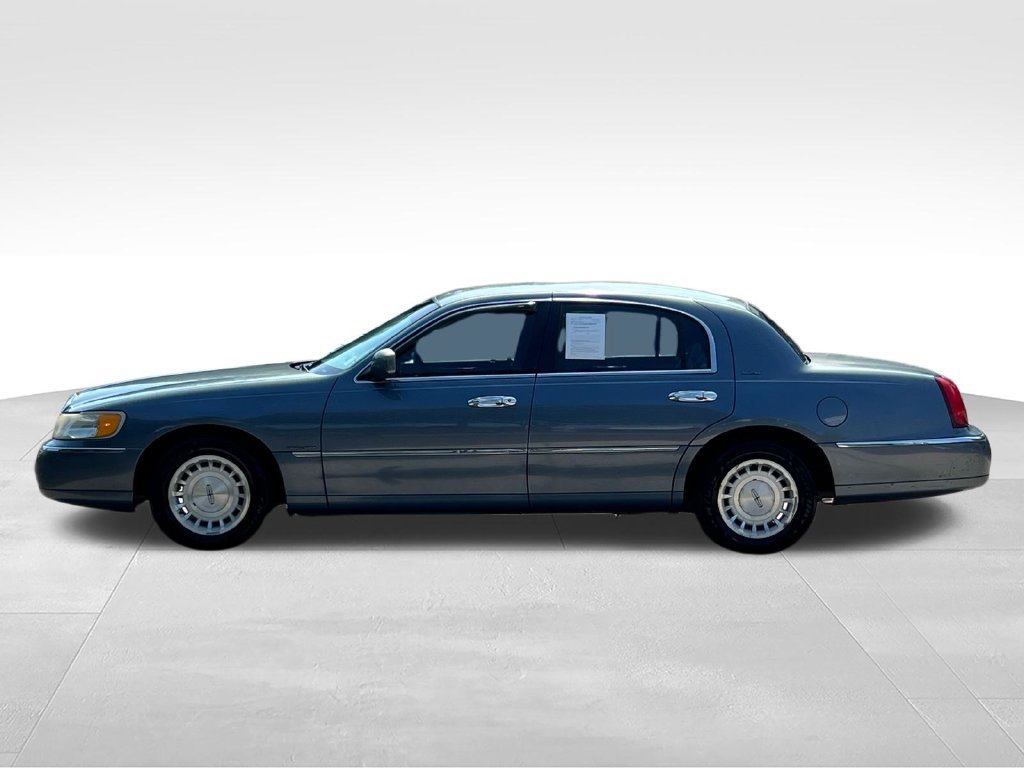 Used 1999 Lincoln Town Car Executive RWD image 13