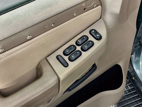 Used 2003 Ford Explorer XLT AWD/4WD image 17