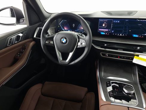 Used 2026 BMW X5 xDrive40i w/ Parking Assistance Package AWD/4WD image 14