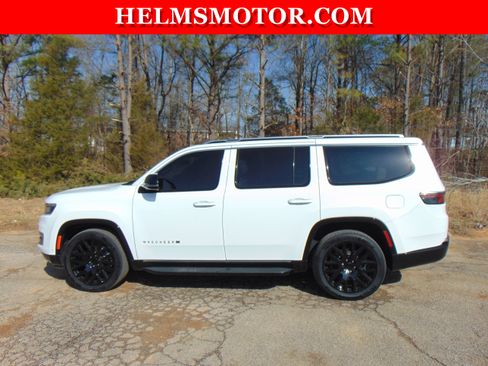 Certified 2025 Jeep Wagoneer 4DR 4WD image 3