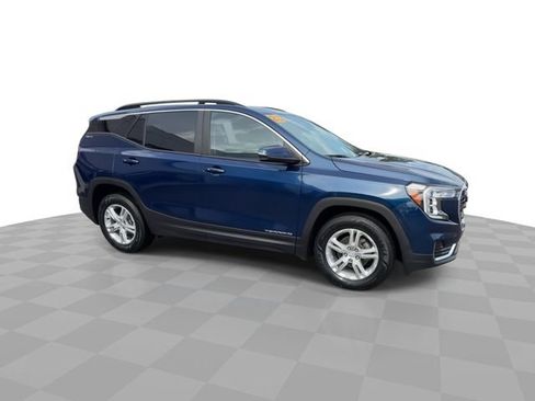 Certified 2023 GMC Terrain SLE w/ Driver Convenience Package FWD image 2