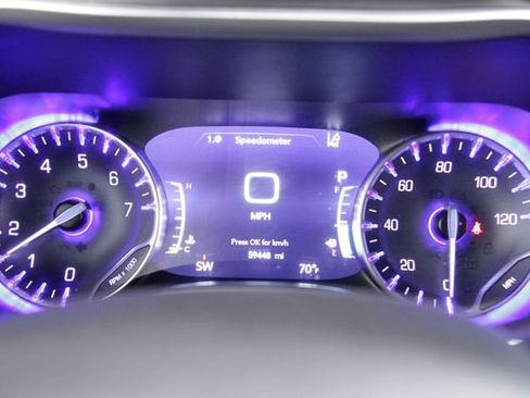 Used 2024 Chrysler Pacifica Touring-L image 25