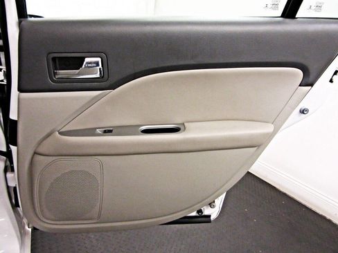 Used 2012 Ford Fusion SEL image 12