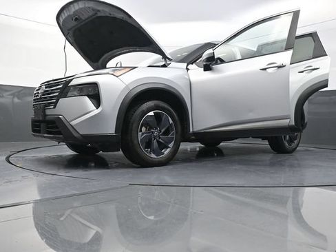 Used 2024 Nissan Rogue SV FWD image 41