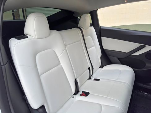 Used 2022 Tesla Model Y Performance AWD/4WD image 39