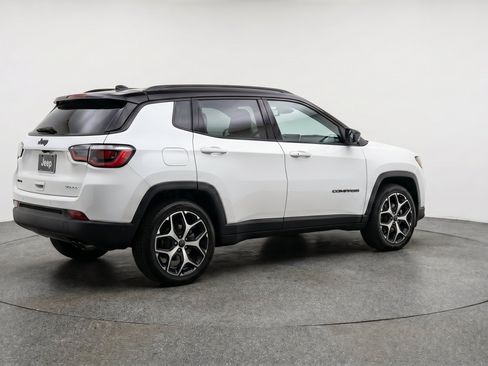 Used 2025 Jeep Compass Limited AWD/4WD image 9