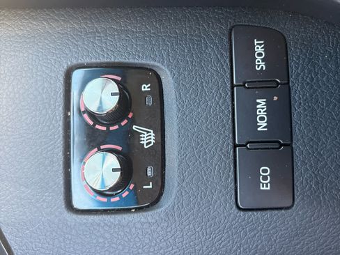 Used 2016 Toyota Avalon XLE Premium FWD image 19