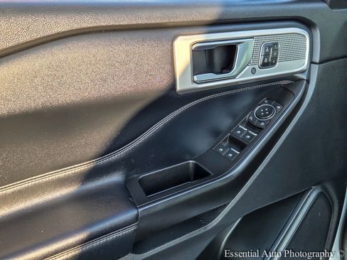 Used 2020 Ford Explorer Limited image 17