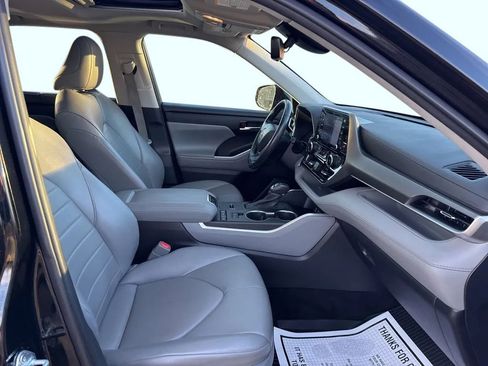 Used 2022 Toyota Highlander XLE image 14