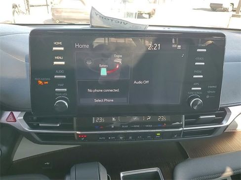 Used 2024 Toyota Sienna XLE image 19