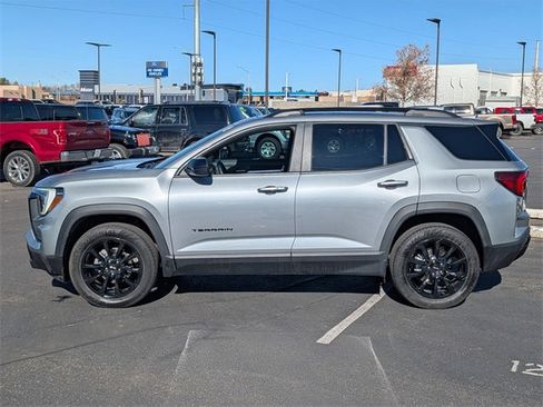 Used 2025 GMC Terrain Elevation w/ Elevation Premium Package image 3