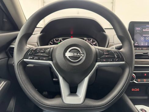 Used 2025 Nissan Altima 2.5 SV FWD image 16