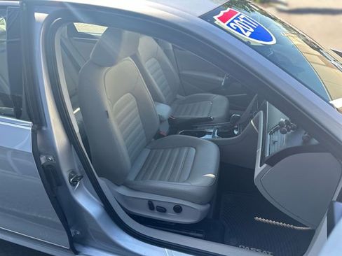 Used 2017 Volkswagen Passat 1.8T SEL Premium FWD image 28
