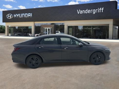 Used 2023 Hyundai Elantra SEL FWD image 3
