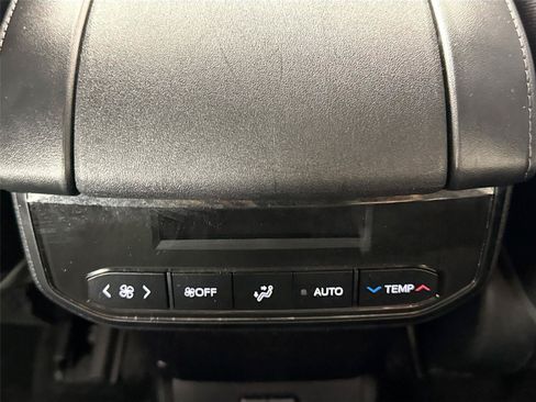 Used 2023 Toyota Highlander L FWD image 35