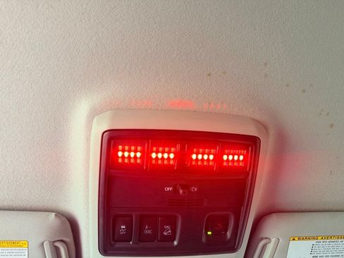 Used 2021 Toyota 4Runner SR5 AWD/4WD image 25