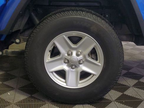 Used 2021 Jeep Gladiator Sport image 8