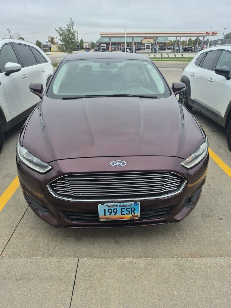 Used 2013 Ford Fusion SE FWD image 2
