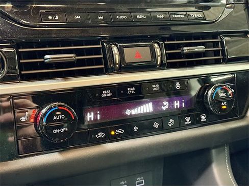 Used 2024 Nissan Pathfinder SL w/ SL Premium Package image 18