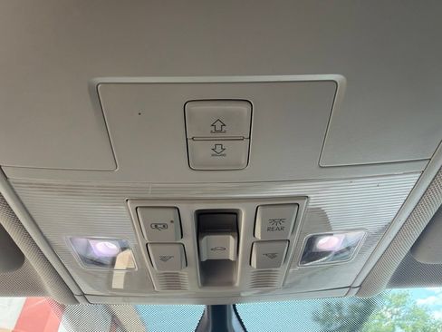 Used 2018 Volkswagen Tiguan SEL AWD/4WD image 40