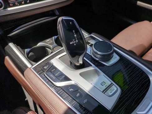 Used 2022 BMW 740i w/ M Sport Package RWD image 16
