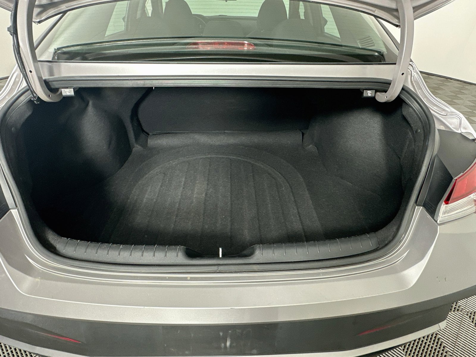 Used 2024 Hyundai Elantra SEL FWD image 25