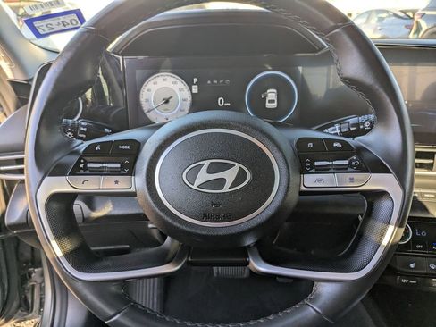 Used 2025 Hyundai Elantra SEL image 18