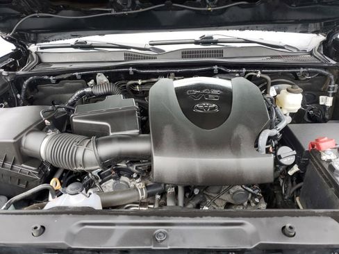 Used 2020 Toyota Tacoma TRD Sport image 11