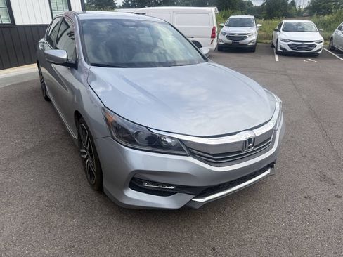 Used 2016 Honda Accord Sport image 4
