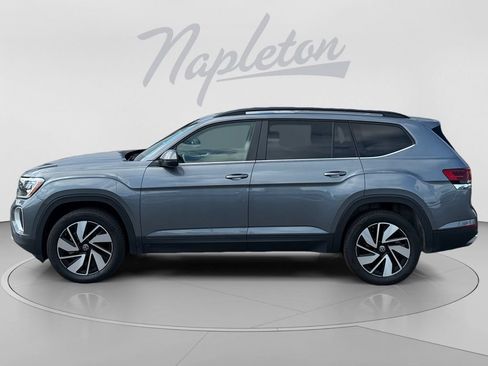 Used 2025 Volkswagen Atlas SE FWD image 2