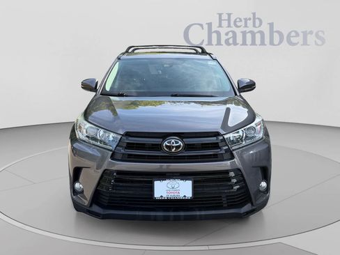 Used 2018 Toyota Highlander SE AWD/4WD image 2