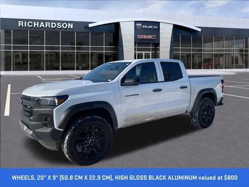 Used 2024 Chevrolet Colorado Trail Boss w/ Advanced Trailering Package image 2