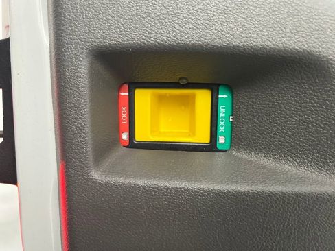 Used 2023 Ford Transit 350 XLT image 21