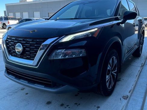 Used 2021 Nissan Rogue SV image 1