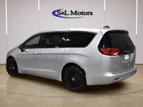 Used 2023 Chrysler Voyager LX FWD image 3