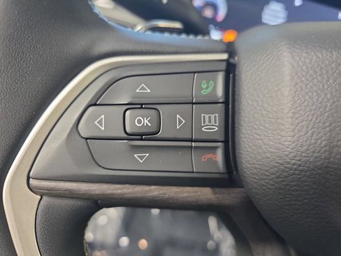 Used 2023 Jeep Grand Cherokee L Limited w/ Luxury Tech Group II AWD/4WD image 17