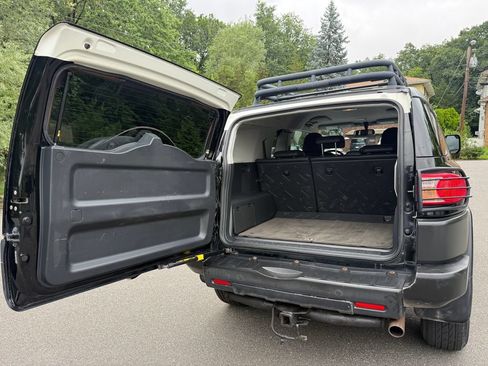 Used 2010 Toyota FJ Cruiser 4WD w/ Upgrade Pkg 2 image 5