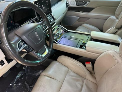 Used 2018 Lincoln Navigator L Reserve w/ Technology Package image 4