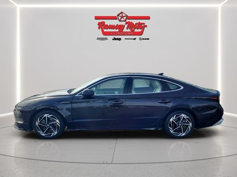 Used 2024 Hyundai Sonata SEL w/ Convenience Package FWD image 2