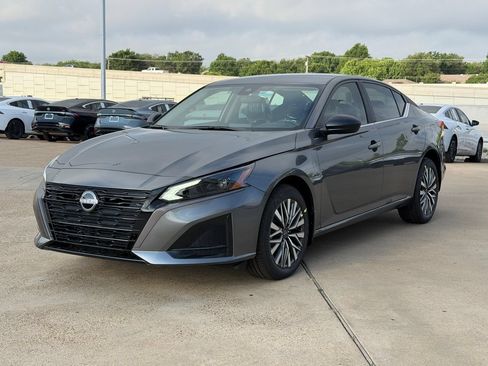 New 2026 Nissan Altima 2.5 SV AWD/4WD image 2