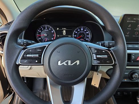 Used 2023 Kia Forte LXS w/ LXS Technology Package FWD image 24