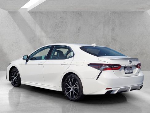 Used 2024 Toyota Camry SE image 6