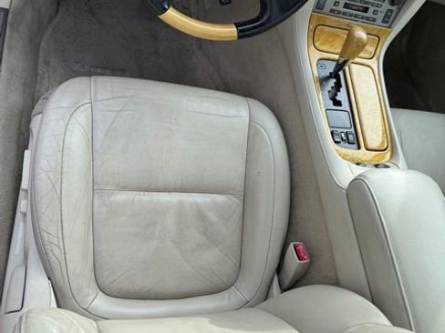 Used 2004 Lexus SC 430 Convertible image 2