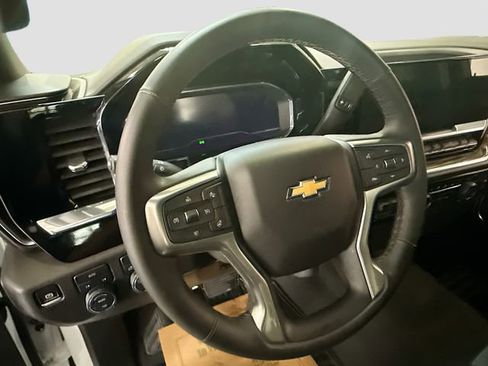 Used 2025 Chevrolet Silverado 1500 LT image 12