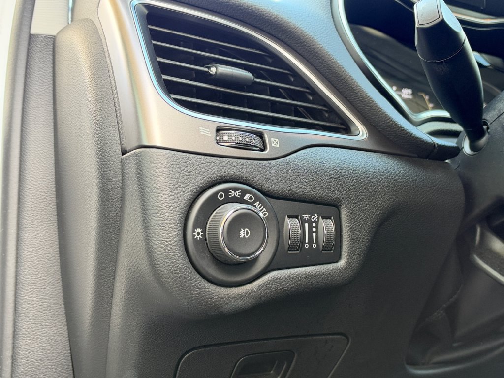 Certified 2019 Jeep Cherokee Latitude Plus w/ Cold Weather Group AWD/4WD image 24