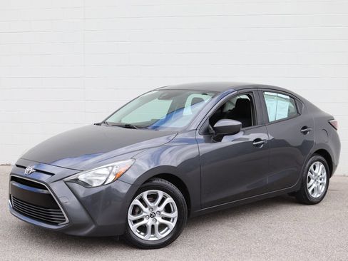 Used 2017 Toyota Yaris iA FWD image 8