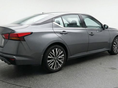 Used 2025 Nissan Altima 2.5 SV image 9
