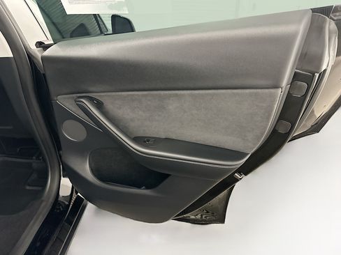 Used 2023 Tesla Model Y Long Range AWD/4WD image 31